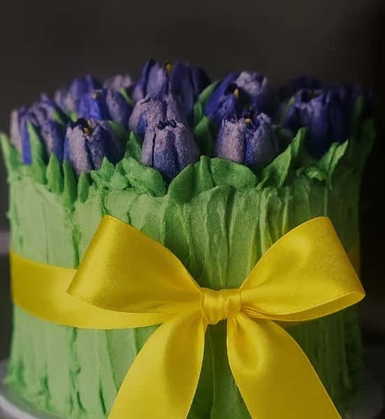 GORGEOUS GOLDEN TULIP CAKE! 🌷