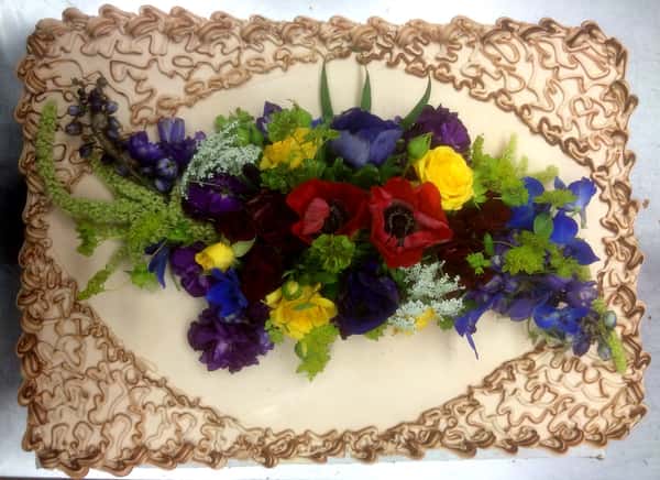cake with flowers