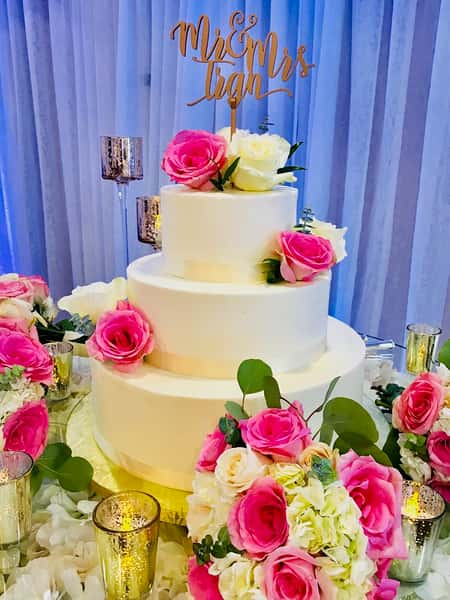 cake with pink roses