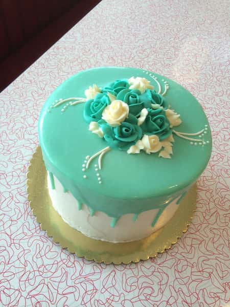 teal cake with roses