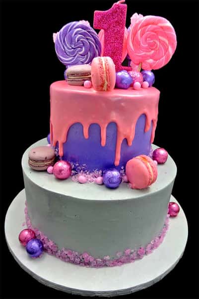 cakes with lollipops