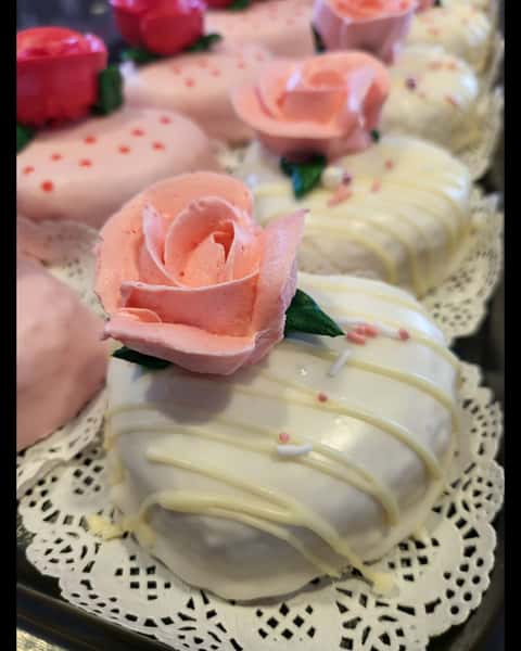 BEAUTIFULLY DECORATED PETIT FOUR CAKES! - 6 for $50