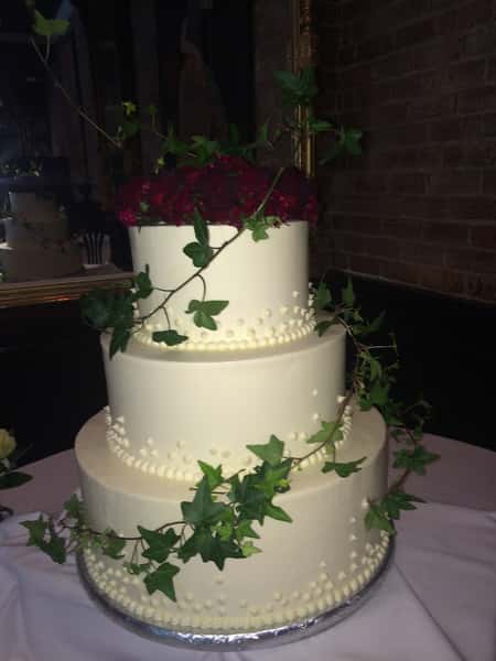cake with vines