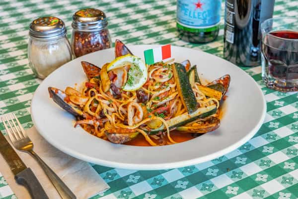 Calamari Con Linguini Da Nina