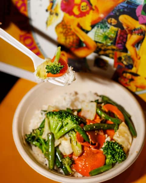 Mixed Veggies Stir-Fry brings the sizzle with broccoli, bok choi, green bean, carrot, chinese broccoli, and a savory garlic sauce that ties every bite together 🥦🔥 Fresh, vibrant, and full of wok-fired flavor. Stop by Bangkok Bar NYC and try Mixed Veggies Stir-Fry today. #BangkokBarNYC #MixedVeggiesStirFry #ThaiFood #VeggieLovers
