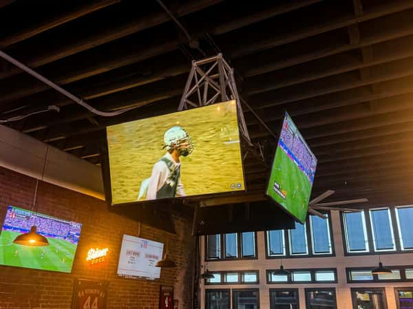 tv-screens-ceiling