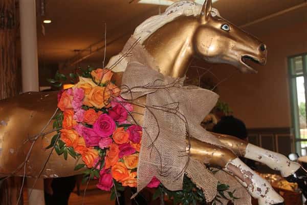 a gold horse with flowers