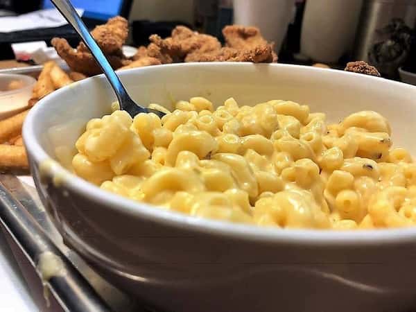 Kids - Creamy Mac 'N' Cheese w/ Fries & Drink