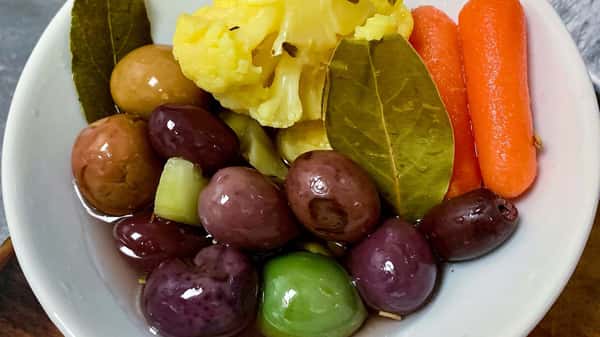 Olives & House Pickled Vegetables Medley