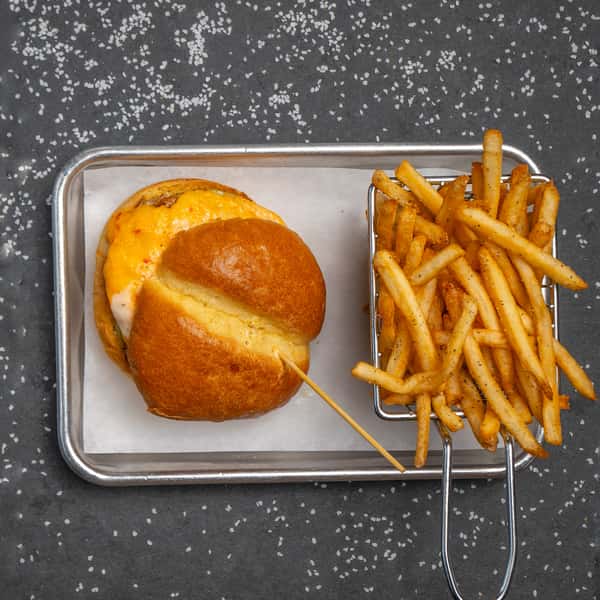 PIMENTO CHEESE BURGER