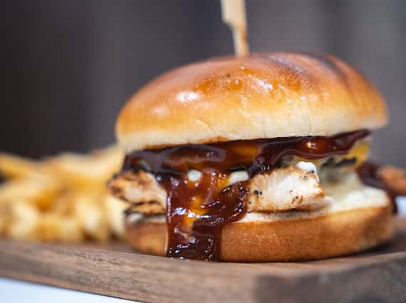 Grilled chicken burger W/ fries