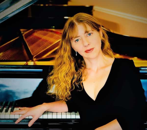 Gaea Schell/pianist/vocalist/flutist