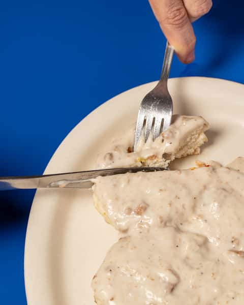 1/2 biscuit n gravy