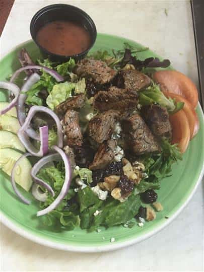 steak salad with onions and blue cheese