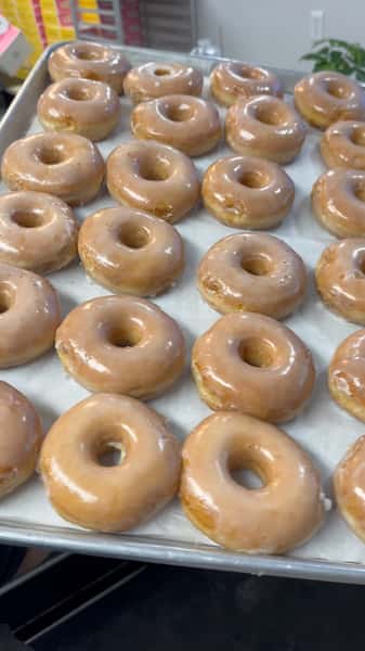 Classic Glaze donuts waiting on you!!! Come get them at 4301 Canal st 6am-2pmš„š„ #donuts #neworleans #beignets