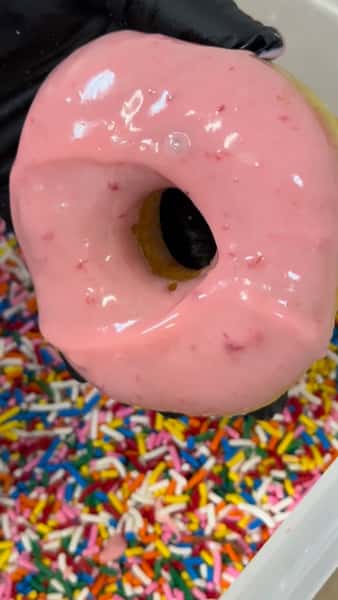 If youāve been searching for a donut that tastes like the ones you grew up loving, youāve found it!! We would love for you to come visit us today.šš© 6am-2pm #neworleans #donuts #neworleansfood