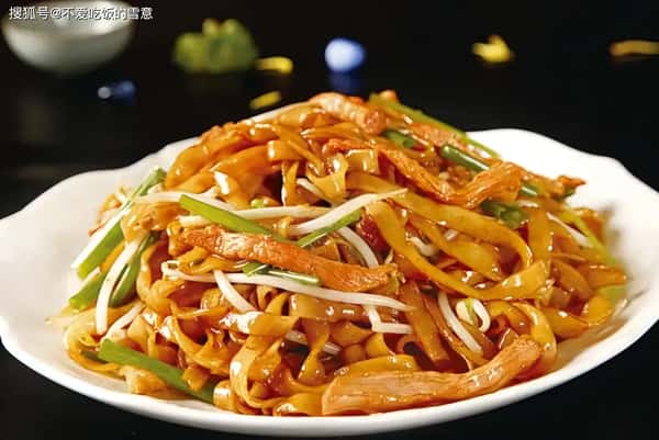 Dry Chow Foon with Beef 干炒牛河