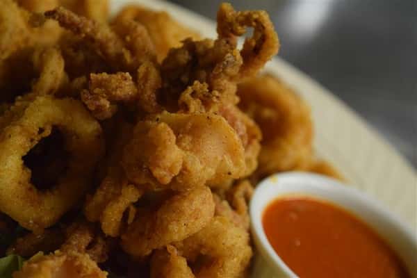 Calamari with dipping sauce