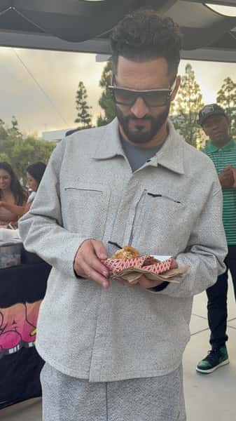 Singer Jon B trying out our lemon pepper wings