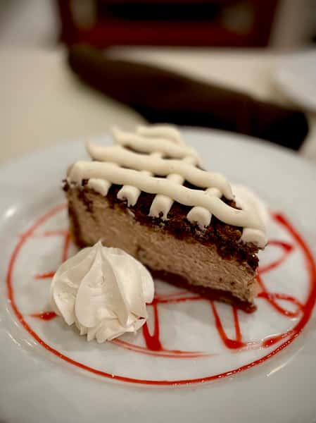 Cinnamon Roll Cheesecake