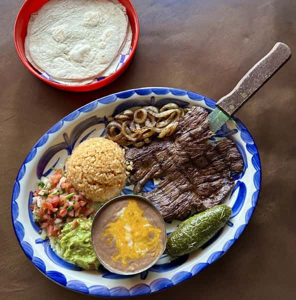 Lunch 5 oz Carne Asada