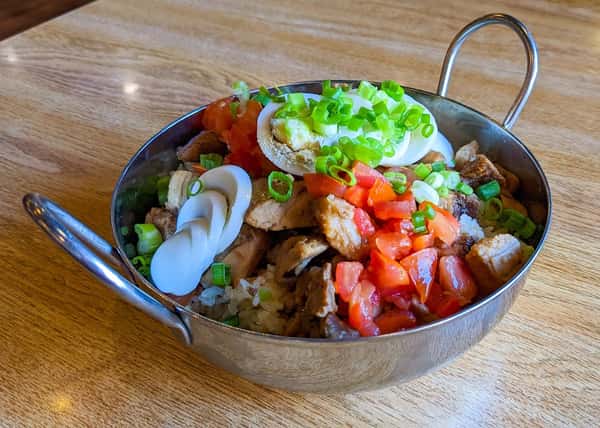 Dish with salad and onion