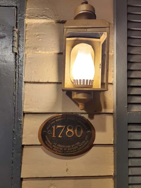 1780 plaque nighttime