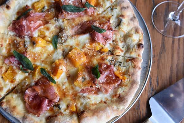 SQUASH + PROSCUITTO PIZZA