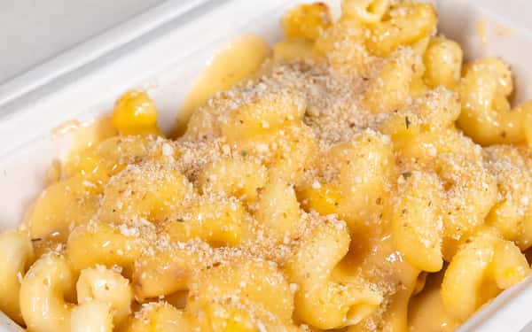 Close-up of mac and cheese topped with golden breadcrumbs