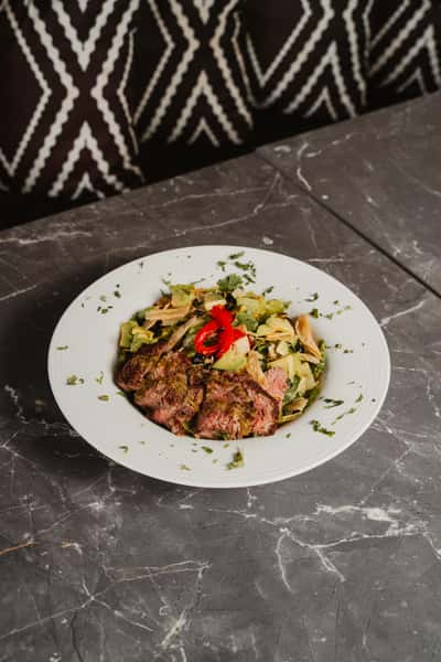 Grilled Beef Tenderloin Salad