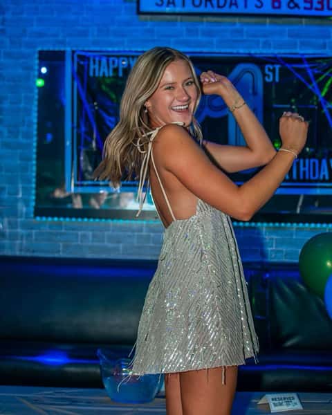 In our trivia era āØ
TAYLOR SWIFT TRIVIA this Tuesday (9/17) š
Come out with your fellow Swifties for $8 cosmos, $5 Vodka Cokes, $5 green teas, & fun prizes!
#swiftieschicago #taylorswift #tinlizzie #lincolnpark #chicagohappyhour