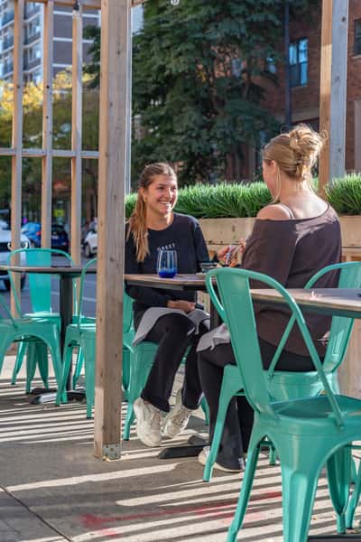 outdoor seating lincoln park