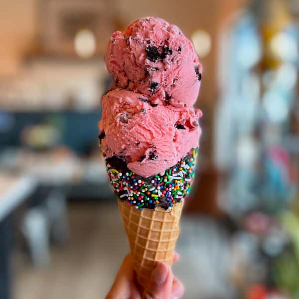 Strawberry Cookies & Cream