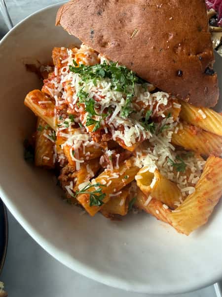 Elk Bolognese