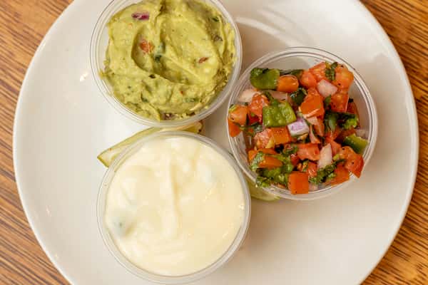 queso guacamole pico de gallo