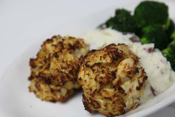 FRIED DOUBLE CRAB CAKE DINNER