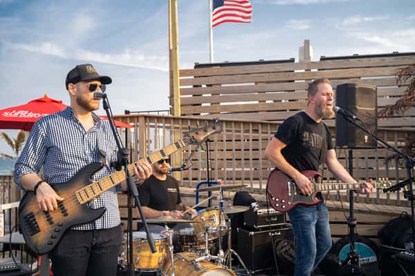 Live music + fireworks = the perfect summer night 🌅🎶
Join us Wednesday for live music from @glenrobertsband on the deck, then stick around for the 9PM firework show! 🎸✨
#OceanViewNights #BeachsideBeats #FireworksAtNine