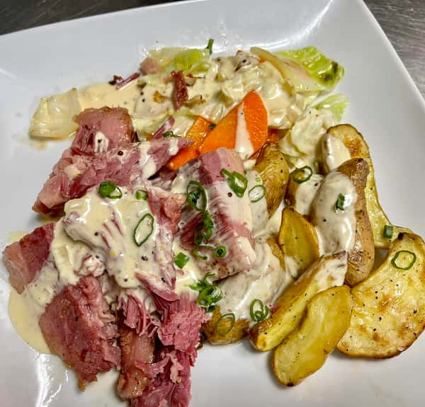 Huge thank you to all the Bingo players and Celebrators that joined us yesterday! We received some of the BEST compliments on one of our busiest days yet!!

Here’s how our Corned Beef plate turned out 🤩🙌 
Our menu is available all weekend long ♥️

#celebrating #wheelhousetaproom #stpatricksdaymeal #vancouver #localbusiness