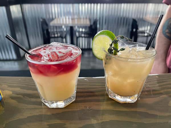 Happy #NationalCocktailDay 🍸🎉

Have you been in to check out our cocktail menu? Anyone have any favorites?! 🤩🤩🤩

#wheelhousetaproom #cocktails #cheers #cocktailhour