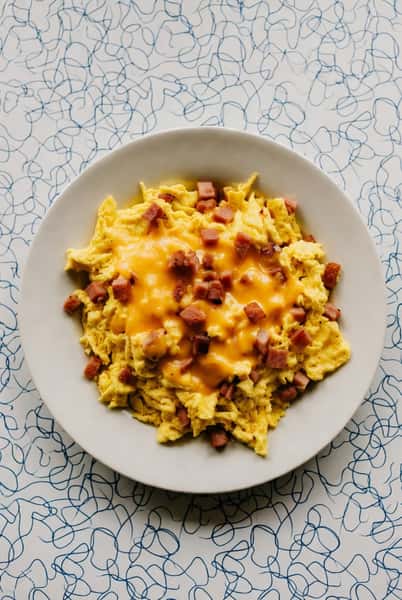 Scrambled Eggs with Ham & Cheddar (12 eggs)