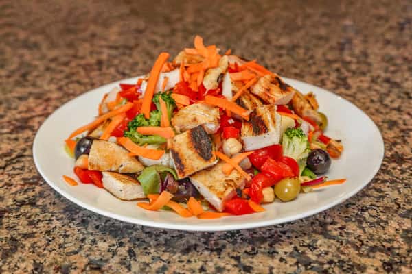 Glenn's Famous Salad with Grilled Chicken