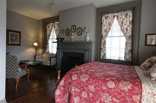 Suite bedroom