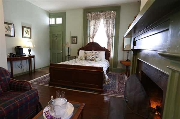 Suite bedroom