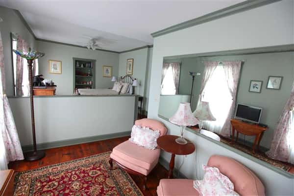 Suite room with sofas