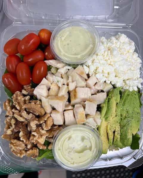 salad with grilled chicken and avocados