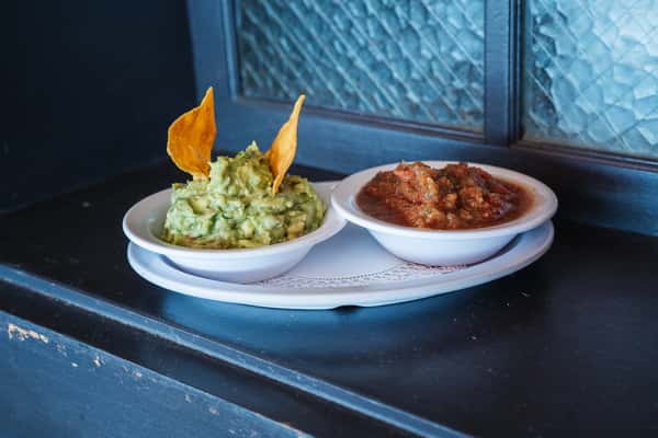 Guacamole and Cafe Chips
