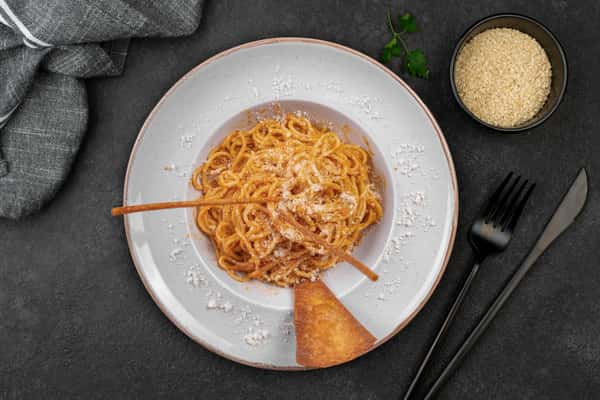 delicious-spaghetti-coated-with-parmesan-cheese