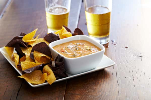 Cheddar Cheese Queso & Chips