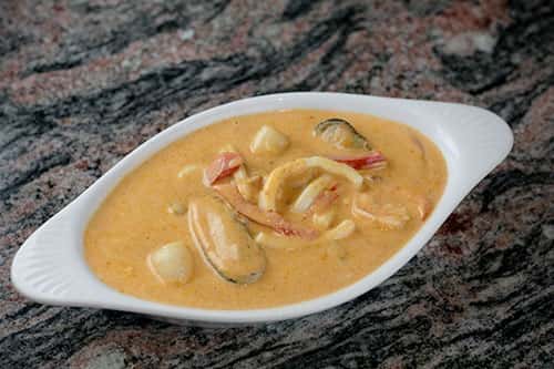 Your choice of meat in a peanut flavored curry sauce with Coconut milk, flavored with kaffir lime leaves, topped with bell peppers.