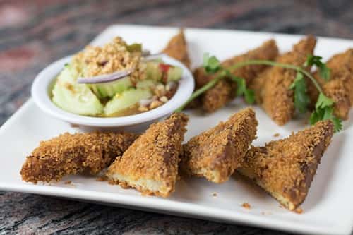 Thai toast with seasoned pork topping. Served with a slightly spicy cucumber sauce.